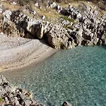 Апартаменты With Parking Space Ravni, Labin - 7674 Равни